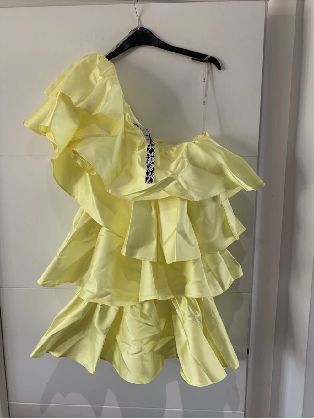 ASOS LUXE satin ruffle off shoulder mini dress in lemon-Yellow - Picture 5 of 7